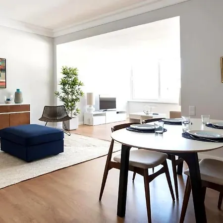 Apartment Elegant And Bright In