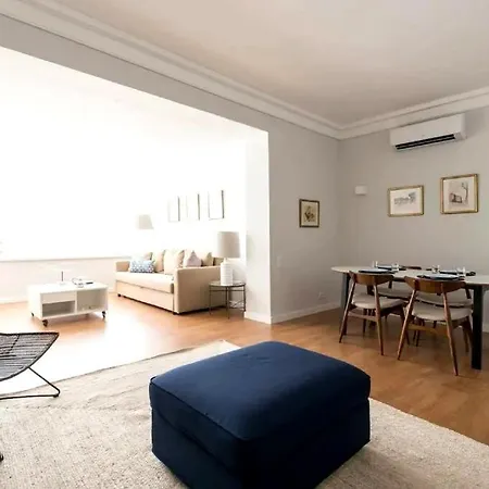 Elegant And Bright In Apartment *